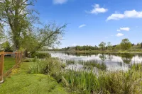 Lakefront Gateaway at Chambers Lake - 3 bd 2 ba w/ AC - Wifi