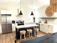 Luxurious New House Between Ark Encounter and Creation Museum-Sleeps 8