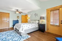 Pool, Boat Ramp, Games, Pass Christian Waterfront Sleeps 18 Guests 6 Bedrooms