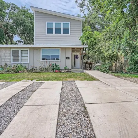 Pet Friendly Retreat with Lap Pool / Spa in the '04!  Near SXSW Top Spots!