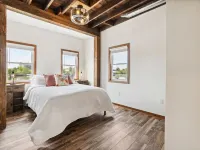 4Br River Retreat: Beach, Boat, Sunsets, Wildlife, Spacious & Serene Escape Hotels in Two Rivers