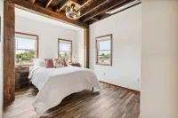 4Br River Retreat: Beach, Boat, Sunsets, Wildlife, Spacious & Serene Escape