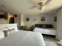 Rock & Roll Hideaway: Music-themed condo next to beach and bay with linens