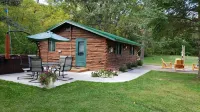 Cozy cabin on the bank of Bear Creek with a hot tub to relax in!