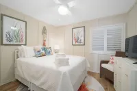 Top Floor; Top Shelf! Views of Sound & Sea! Fully renovated luxe condo!