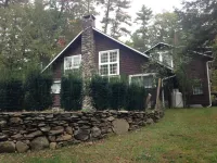 Bright, historic Woodstock home close to town