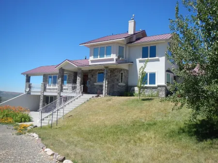 Spacious Quiet Country Home With Stunning Views from Private Patio