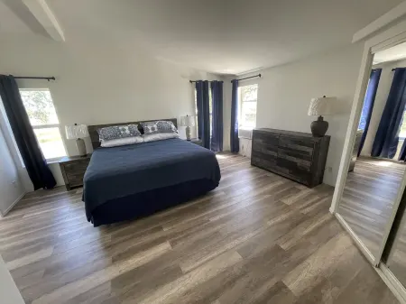 4 bedroom home with Mt Hood and Adam Views