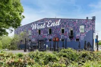 Cozy Industrial 2-KING Bdrm S. Main Street Downtown Condo w/ Foosball Table
