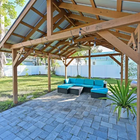 Remodeled home in Historic neighborhood. 20 min.~ AMI/ 5 min ~downtown Bradenton