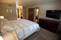Oasis at Avalon Lakes - Hot Tub -  Gas Fire Pit -  Outdoor livingroom w/gas fire Hotels near Scrappers Baseball Museum