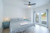 Heated Pool, Walk 2 Beach, 3 King Beds, Sand Volleyball, Firepit, Pet Friendly