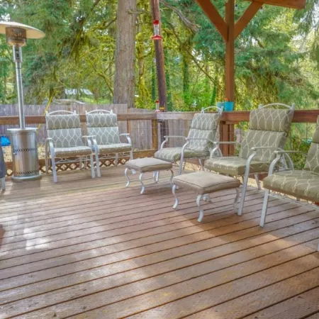 Pet friendly w/dog run, country living & mountain views close to town with wifi