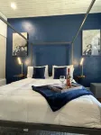 LUXURY MODERN 1 BED LOFT WITH PARKING Hotels in 