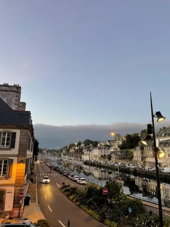 Superb apartment with full view of Morlaix harbour Отели в г. Морле