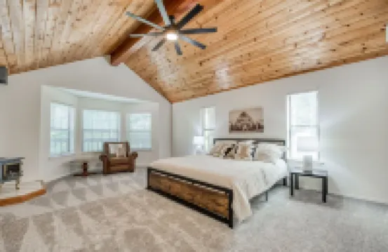 Large Family Retreat---6 BEDROOMS, Sleeps 16!!