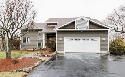 Secluded house with city and lake views- close to everything Hotels near Marcellus Park