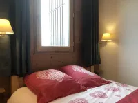 SKIS ON FOOTS-WIFI- GARAGE (optional) -NICE VIEW-2 ROOMS Hotels in Les Allues