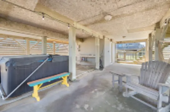 Oceanfront w/Hot Tub and Rooftop Deck - Panoramic Views!