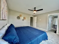 New Construction Townhome - 3 King Beds/2.5 Bathroom!