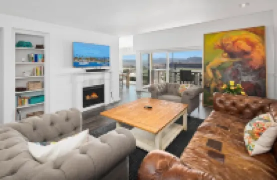 DEL MAR RETREAT & OCEAN VIEW! Walk to the beach!