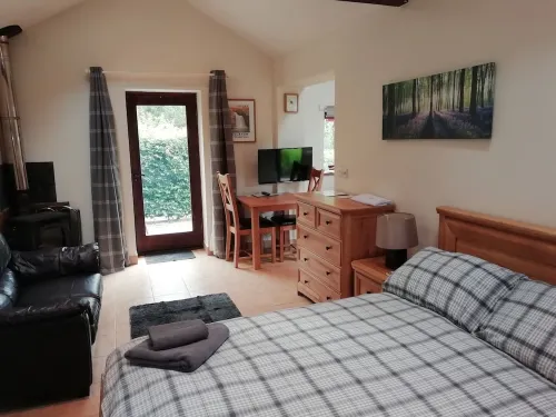 Charming Detached Completely Private Stone Built Open Plan Cosy Retreat For 2