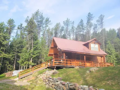 1 BR+ Loft, Log Cabin With Lakeview, Sleeps 4, 5 mins to Glacier Hotels in der Nähe von Lake McDonald