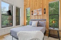 Serenity@Overlook - Modern Lux Cabin in the Blue Ridge Mountains! NEW Hot Tub! Hotel a Fannin County