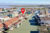 Waterfront 4-bedroom Private Single-family House/Villa Hotels in Port Isabel