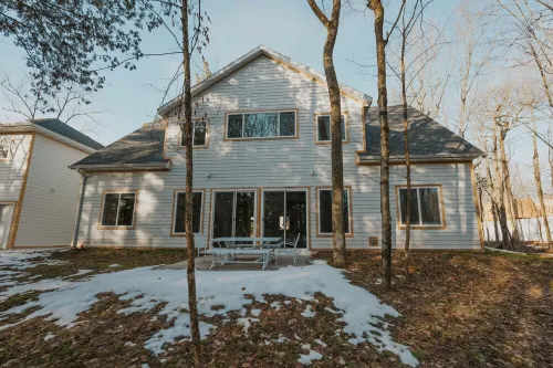 Newly Constructed Home, Walking Distance to Downtown Fish Creek! - 4-stjärniga