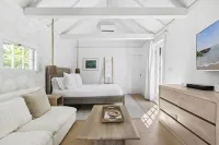 Gorgeously Renovated SH Village 5 bd w/ Large Pool