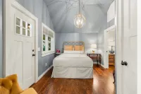 ❤️1937 Cabin near Lake Glenville - 50 Acre Estate - Private Hike & Views! 10⭐️ Hotels in Hamburg