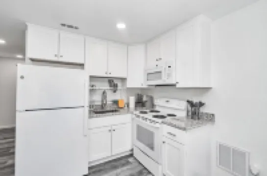 Guesthouse in ideal location with private entrance