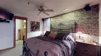 PROMO 15% WEEKLY/45% MONTHLY DISCOUNTTacoma's Theater Dist. High-End Condos.