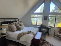 Cozy Lake Home with Beautiful View within 1 mile of a public beach Hotels near Tahoe Pines HOA Pier and Beach
