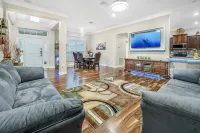 Resort Style Home 5 min. from shopping and restaurants, 10 min. to local beaches