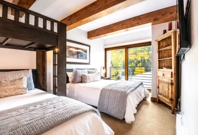 Spectacular Ski Slope Views & Ideal Location! Vail Platinum w/ Pool and Hot Tub