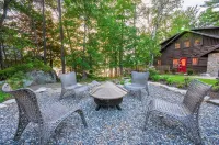 Cozy Log Cabin on Beautiful Phillips Lake near Bar Harbor and Camden