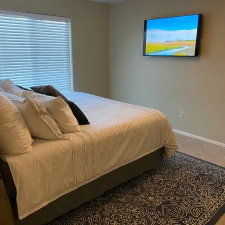 Cozy, clean, relaxing, safe home