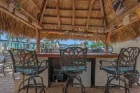 Luxury Water Front, Heated Pool & Jacuzzi, 5br