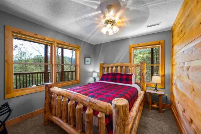 Three Bears Hideaway-Wears Valley-Mountain Views-Family Getaway Hotels near Wears Valley