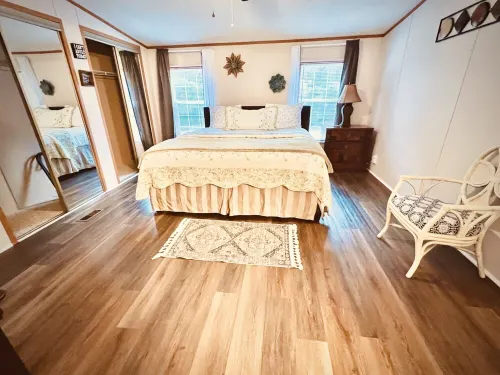 Large Home with Ample Space for Family and Groups