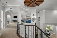 Luxurious 5 BR w/ Resort Style Pool & Theater Room in Murphy