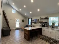 Fully Renovated Cottage - Minutes from Appalachian Trail & Carvins Cove Hotels in Catawba