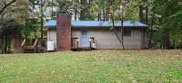 "Cabin in the Cove"  Private waterfront home on beautiful Lake Hartwell