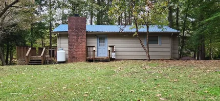 "Cabin in the Cove"  Private waterfront home on beautiful Lake Hartwell Отели рядом с достопримечательностью «Toccoa Falls»