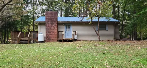"Cabin in the Cove"  Private waterfront home on beautiful Lake Hartwell