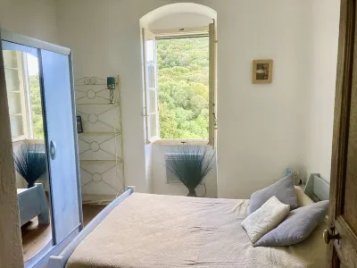 House beautiful nature sea and mountain views, garden, air conditioning