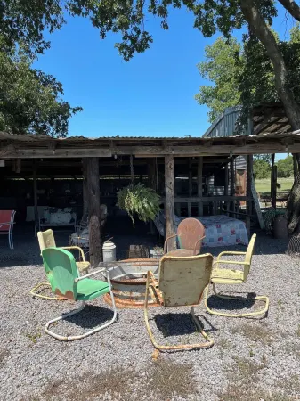 The Rustic Udder-3 Queen 2 Twin/1 bath 15 min to Choctaw Casino