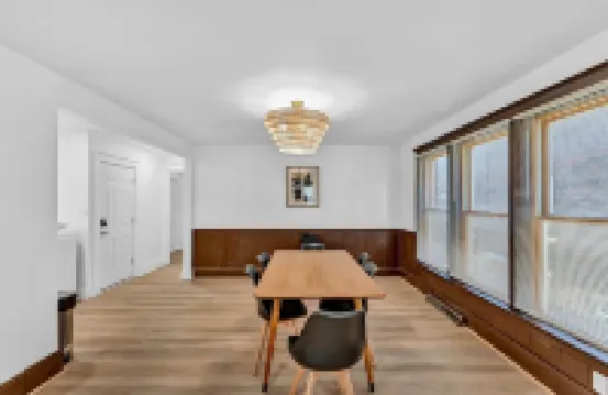 mins to the Niagara Falls with WiFi, AC, Arcade, full kitchen